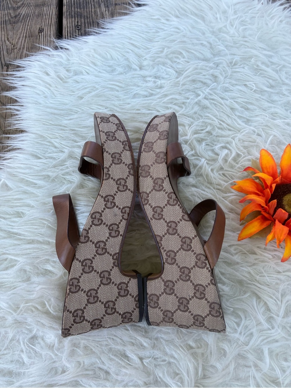 One day sale 🌺GORGEOUS VINTAGE GUCCI PLATFORM SANDALS🌺 - Picture 5 of 13